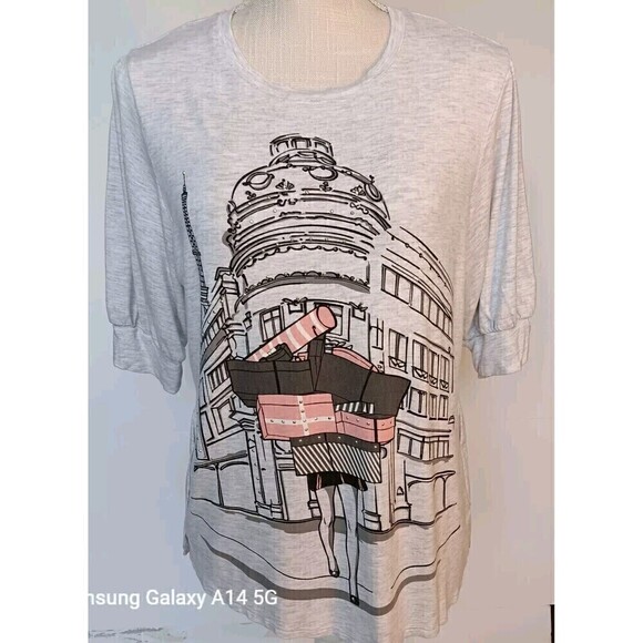 Love & Lace Size M Woman's T-shirt with Paris Scene - Picture 1 of 8